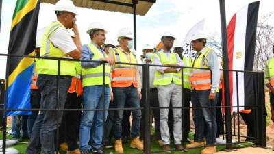 "وزير الإسكان"و"وزير الطاقة التنزانى" يتفقدان مشروع سد ومحطة "جوليوس نيريري" الكهرومائية