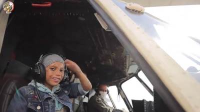 الرئيس السيسي الأب والقائد يحقق حلم "بسملة" من ضحايا الحروق بركوب طائرة