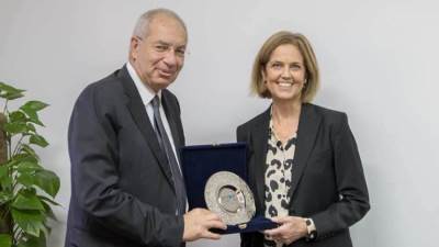 رئيس إقتصادية قناة السويس يلتقي سفيرة النرويج لبحث فرص الاستثمار 