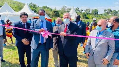 وزير الري يلتقى وزير المياه والبيئة الأوغندي و وزيرة الدولة للبيئة الأوغندية