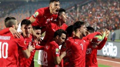 منتخب مصر يتصدر مجموعته بفارق الانذارات بعد التعادل مع الجزائر