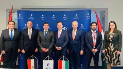 الرئيس التنفيذي لهيئة الاستثمار يبحث فرص الاستثمار المشترك مع ممثلي الحكومة المجرية