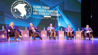 وزير التعليم العالي يشهد جلسة "إمكانات التوظيف في عصر الأوبئة وما بعدها"