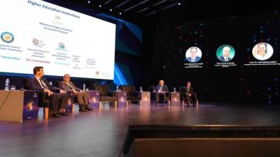 إقامة جلسة نقاشية في فعاليات المنتدى العالمي الثاني للتعليم بعنوان(ادرس في مصر)