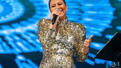 شاهد أول تعليق من شيرين عبد الوهاب بعد حلق شعرها زيرو