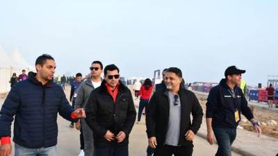 "وزير الرياضة" يعلن بدء نصف ماراثون الأهرامات ويكرم الفائزين في سباق ٥كم