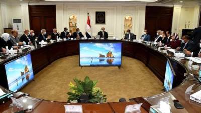 وزير الإسكان يترأس اجتماع لجنة متابعة تنفيذ مبادرة "حياة كريمة" لتطوير الريف