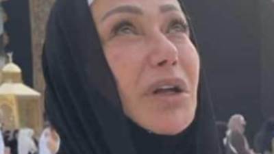 بعد تكريمها في مهرجان البحر الأحمر السينمائي.. ليلي علوي تؤدي مناسك العمرة