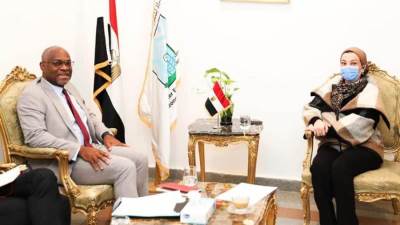 وزيرة البيئة تناقش مع رئيس الوكالة الفرنسية تحضيرات استضافة مؤتمر المناخ القادم