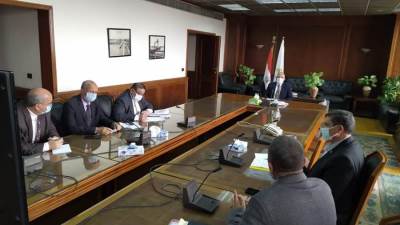 وزير الموارد المائية يتابع الموقف التنفيذى للمشروع القومى لتأهيل الترع والمساقي