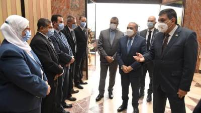 وزير الدولة للإنتاج الحربي يزور شركة قها للصناعات الكيماوية ويؤكد:"نسعى لتطوير الانتاج"