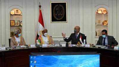 وزير الإسكان يعرض على نظيره العماني التجربة العمرانية التى تشهدها الدولة المصرية