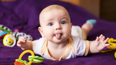 أعراض تنذر بسرطان الدم لدى الطفل.. احذرها