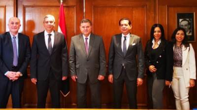 خطة مصر لتوطين صناعة الدواء..مذكرة تفاهم بين القابضة للأدوية وشركتين هندية ومصرية