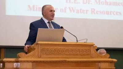 وزير الري يلتقى أعضاء هيئة التدريس والطلاب بجامعة القاهرة لعرض الموقف المائى