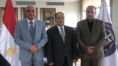 وزير المالية يُكرم مدير الحسابات بالشئون الصحية بالقليوبية ويوجه رسالة نارية للمخالفين
