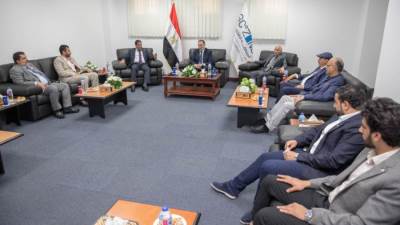 مجلس الأعمال اليمني يزور المنطقة الاقتصادية بالعين السخنة.. لقاء مثمر