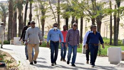 مسئولو "الإسكان" يتفقدون مشروعات مدينة أسوان الجديدة