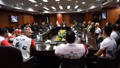 وزير الرياضة يُكرم منتخبات مصر للقوة البدنية ومصارعة الذراعين 