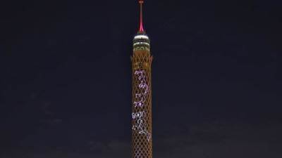 برج القاهرة يتزين بعلم قطر احتفالاً بالعيد الوطني