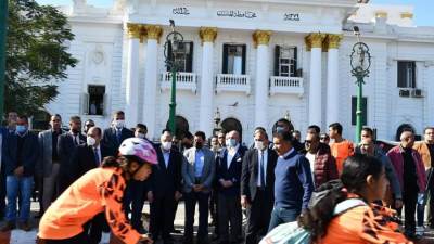 وزير الرياضة يطلق شارة بدء ماراثون للدراجات والمشي بالمنيا 