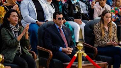 وفد من أعضاء الكونجرس الأمريكي يزور المدينة الشبابية الرياضية بالأسمرات