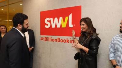 وزيرة الهجرة تزور مقر شركة "سويفل" بالإمارات وتلتقي المصريين العاملين بالشركة