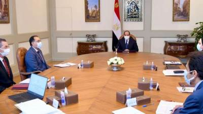 السيسي يوجه بإقامة مشروعات تستهدف توطين الصناعات على نحو مستديم ومستقر