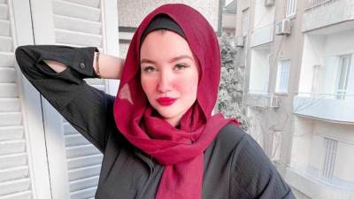 إعادة محاكمة حنين حسام "فتاة التيك توك" بعد قليل بقضية الإتجار بالبشر