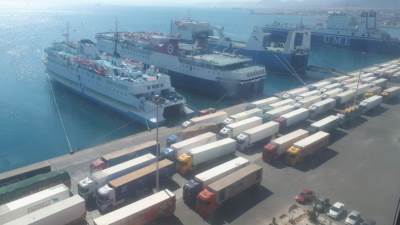 مصر تغلق ثلاثة موانئ بسبب سوء الأحوال الجوية