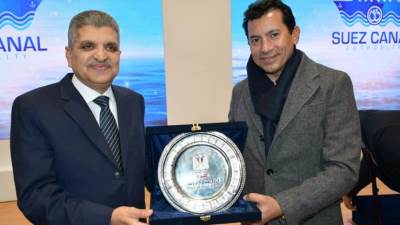 وزير الرياضة والفريق أسامة ربيع يحتفون بذوي الهمم خلال زيارتهم لقناة السويس