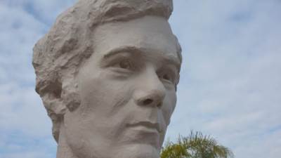 غدا إزاحة الستار عن تمثال الفنان محمود ياسين