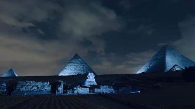 احتفالاً بمرور 75 عاماً على تأسيس اليونيسفUNICEF.. إضاءة أهرامات الجيزة باللون الأزرق