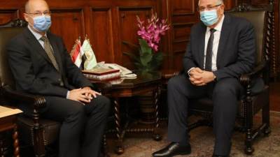 وزير الزراعة يبحث مع السفير المجري بالقاهرة آفاق التعاون الزراعي بين البلدين
