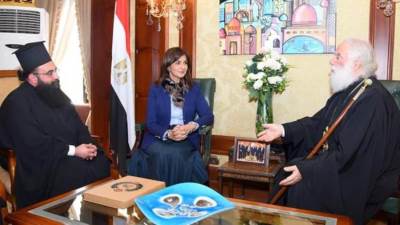 "نبيلة مكرم" تستقبل بطريرك الروم الأرثوذكس اليونانيين والقبارصة بالإسكندرية لبحث التعاون