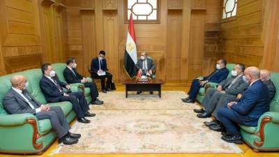 وزير الإنتاج الحربي يبحث التعاون في مجال النقل الأخضر وأسطوانات الغاز 