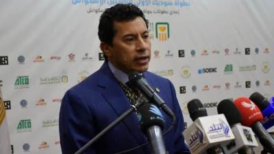 وزير الرياضة يعلن انطلاق سلسلة من البطولات الدولية في لعبة الإسكواش