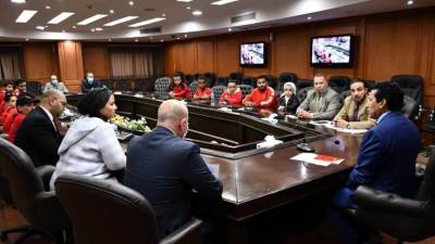 وزير الرياضة يلتقي فريق مصر لكرة القدم لقصار القامة