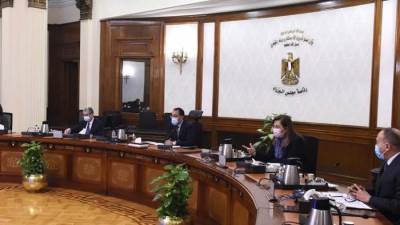 رئيس مجلس الوزراء يتابع موقف الطروحات ومحطات تحلية المياه