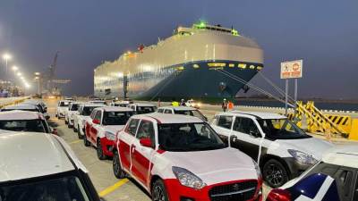 "دي بي ورلد" السخنة تستقبل أول سفينة بضائع للسيارات السيدان