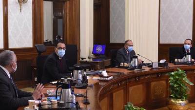 رئيس الوزراء يتابع جهود التحول للري الحديث وتبطين الترع