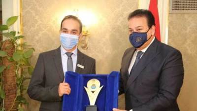 صيدلي مصري يحصل على جائزة نيوتن العلمية الدولية