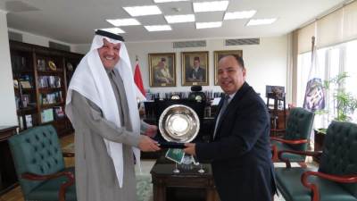 سفير المملكة لدى القاهرة يلتقي بوزير المالية ويشجع الاستثمار في مصر