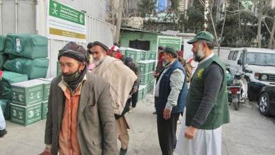 مساعدات غذائية وإيوائية للشعب الأفغاني من مركز الملك سلمان للإغاثة