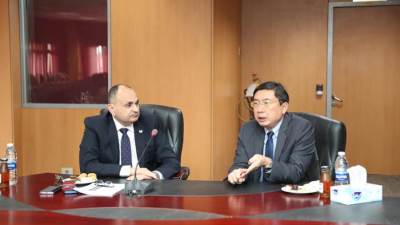 "سفير سنغافورة" يزور مركز نظم المعلومات والحواسب التابع لوزارة الإنتاج الحربى