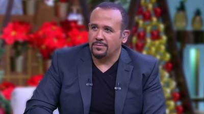 وفاة والد الفنان هشام عباس