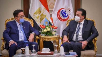 عبد الغفار يبحث مع السفير الكازاخستاني سبل التعاون في تصنيع لقاحات كورونا