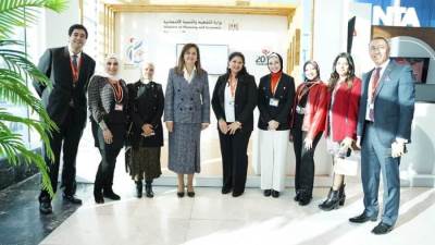 وزيرة التخطيط تزور جناح رواد ٢٠٣٠ بمنتدى شباب العالم