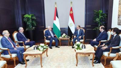 الرئيس السيسي يستقبل نظيره الفلسطيني بشرم الشيخ