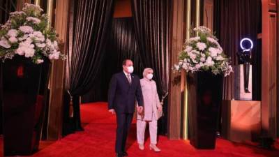 انتصار السيسي تعرب عن سعادتها بما شاهدته من عروض بمسرح شباب العالم